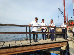 Di Pelabuhan Tigaras, Menhub Ingatkan Kembali Soal Prioritas Keamanan