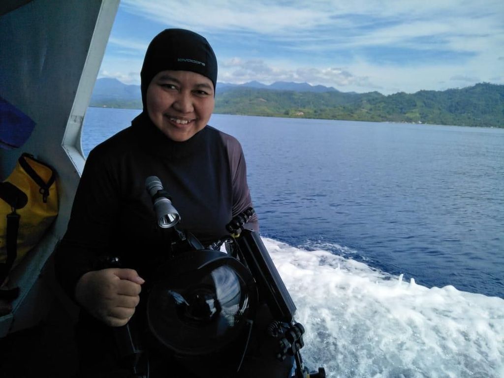 Ria Qorina, Penyelam Wanita Penjaga Laut Indonesia Ria Qorina, Penyelam Wanita Penjaga Laut Indonesia