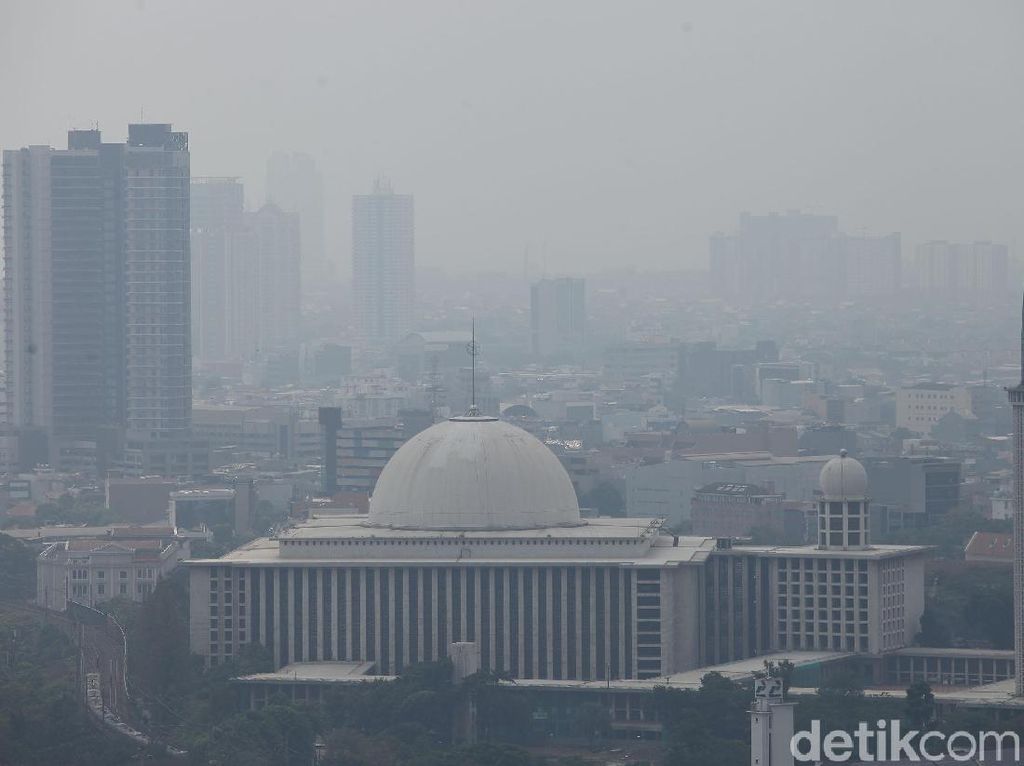 Data AirVisual Jumat Pagi: Udara Jakarta Terburuk Ke-3 di Dunia