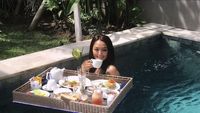 Manisnya Gaya Biduan Dangdut yang Doyan Ngopi hingga Minum Thai Tea