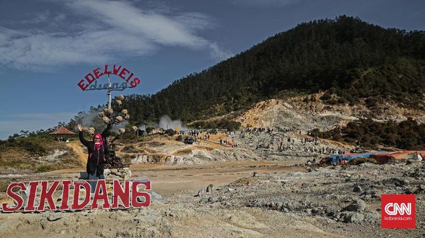 6 Kawah Berpemandangan bak Lukisan di Indonesia
