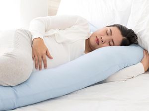 Posisi Tidur Ibu Hamil yang Nyaman dan Aman untuk Janin Posisi Tidur Ibu Hamil yang Nyaman dan Aman untuk Janin