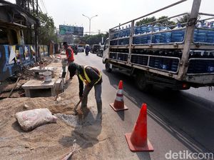 Saluran Air di Jalan Juanda Ciputat Dibenahi