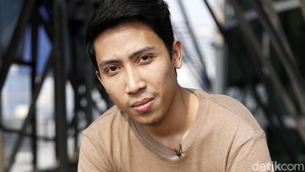 Pertobatan Aby Respati dari Waria Kembali Macho