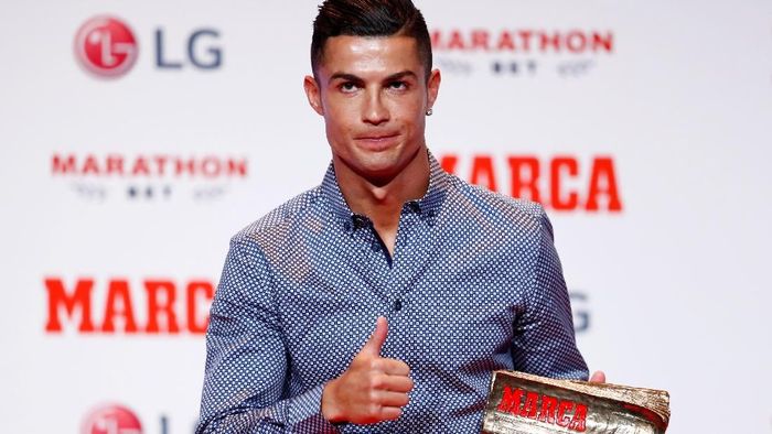JUDI ONLINE Cristiano Ronaldo menerima Penghargaan Legenda dari Marca. (Foto: Juan Medina / Reuters)