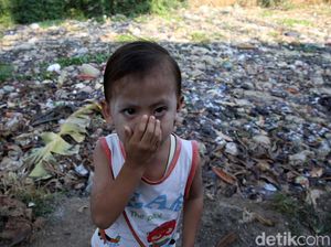 Jorok! Kali Pisang Batu Penuh Sampah dan Berbusa Jorok! Kali Pisang Batu Penuh Sampah dan Berbusa