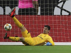 Courtois Dikritik, Zidane: Salahkan Saja Dia, tapi....