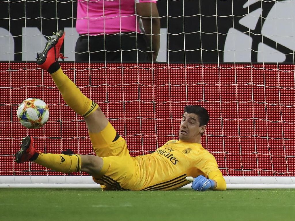 Courtois Dikritik, Zidane: Salahkan Saja Dia, tapi.... Courtois Dikritik, Zidane: Salahkan Saja Dia, tapi....