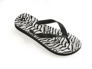 Saint Laurent Gandeng Havaianas, Rilis Sandal Jepit Fancy Rp 900 Ribuan Saint Laurent Gandeng Havaianas, Rilis Sandal Jepit Fancy Rp 900 Ribuan