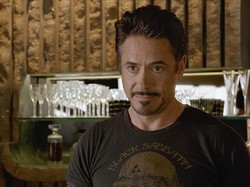 Alasan Adegan Avengers Berlutut untuk Tony Stark Dihapus