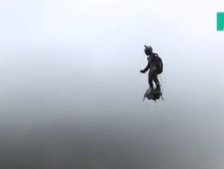 Video: Gunakan Hoverboard, Prajurit Prancis Seberangi Selat Inggris Video: Gunakan Hoverboard, Prajurit Prancis Seberangi Selat Inggris