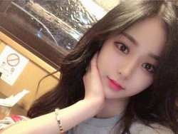 Wanita Cantik Ini Raup Rp 180 Juta dari Sekali Siaran Langsung saat Makan