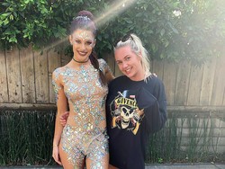 Jualan Glitter Dada, Wanita Ini Berpenghasilan Rp 850 Miliar per Tahun