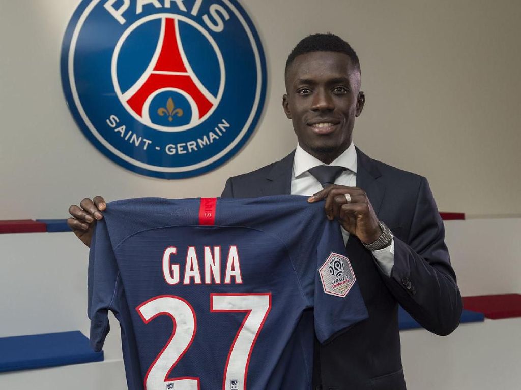 PSG Resmi Perkenalkan Idrissa Gueye PSG Resmi Perkenalkan Idrissa Gueye