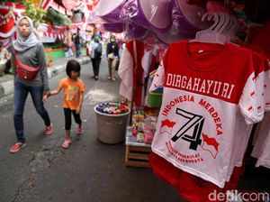 Pedagang Merah Putihkan Pasar Mester Jatinegara