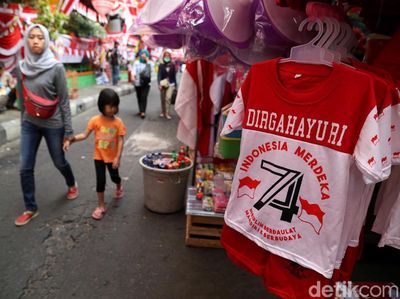 Pedagang Merah Putihkan Pasar Mester Jatinegara
