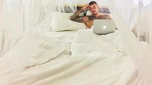 Ini Terrence Murrell, Model Ganteng Buron Inggris yang Diciduk di Bali