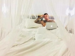 Model Ganteng Buron Polisi Inggris yang Eksis di Bali Positif Morfin