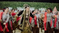 Foto: Pernikahan Adat Jawa yang Viral karena Pengantinnya Asyik Zumba
