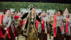 Foto: Pernikahan Adat Jawa yang Viral karena Pengantinnya Asyik Zumba