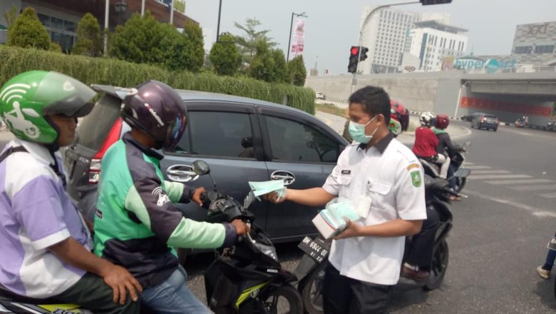Video Pekanbaru Dikepung Asap, Masker Mulai Dibagikan
