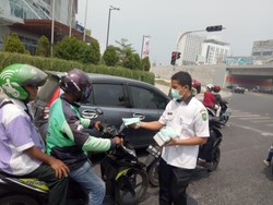 Video Pekanbaru Dikepung Asap, Masker Mulai Dibagikan