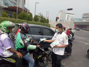 Asap Karhutla Kepung Pekanbaru, Masker Mulai Dibagikan Asap Karhutla Kepung Pekanbaru, Masker Mulai Dibagikan