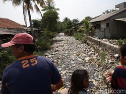 Keluhan Warga Tinggal di Dekat Kali Bahagia