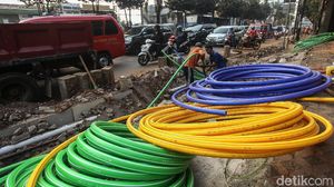 Penampakan Proyek Galian yang Bikin Jalan Margasatwa Macet