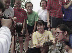 Viral Ilusi Optik Bikin Foto Hitam Putih Tampak Berwarna