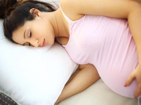 ilustrasi ibu hamil tidur