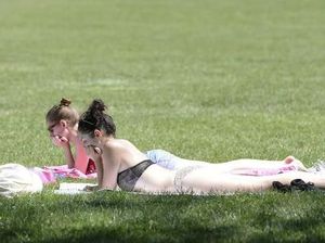 Potret Warga Eropa Hadapi Cuaca Panas Ekstrem