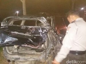 Mobil Camat di Purworejo Tertabrak KA