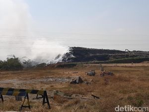 Hampir 24 Jam, Kebakaran di TPA Putri Cempo Solo Belum Padam