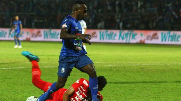 Alberts Ungkap Kronologi Persib Diteror di Markas Arema