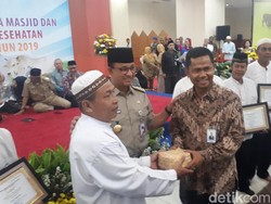 Anies Minta Pembagian Daging Kurban Pakai Besek Bambu: Manfaat untuk Petani