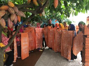 Emak-emak di Mojokerto Kembangkan Batik Ramah Lingkungan, Seperti Apa? Emak-emak di Mojokerto Kembangkan Batik Ramah Lingkungan, Seperti Apa?
