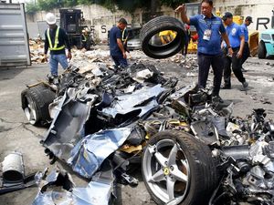 Mobil Mewah dan Moge Selundupan Habis Digilas Buldoser Mobil Mewah dan Moge Selundupan Habis Digilas Buldoser