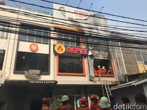 Geprek Bensu Kebakaran, Karyawan Dipulangkan