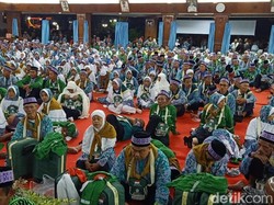 Ratusan Calhaj Asal Bojonegoro Didominasi Petani dan Nelayan