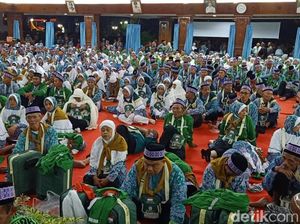 Ratusan Calhaj Asal Bojonegoro Didominasi Petani dan Nelayan Ratusan Calhaj Asal Bojonegoro Didominasi Petani dan Nelayan