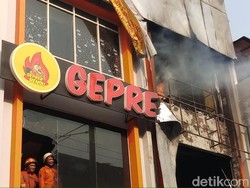 Ludes Terbakar! Begini Kondisi Kios Geprek Bensu Fatmawati