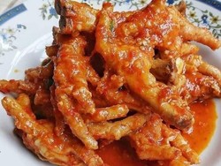 5 Jajanan Kaki Lima Ini Pedasnya Bikin Nangis