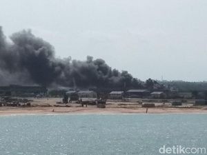 Video Kapal KN Sembilang Terbakar di Perairan Tj Balai Karimun