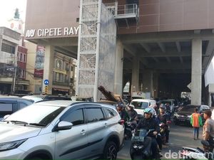Api Padam, Lalin di Depan Geprek Bensu Fatmawati Dibuka Kembali Api Padam, Lalin di Depan Geprek Bensu Fatmawati Dibuka Kembali