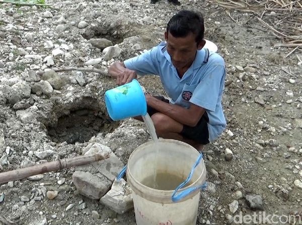 Perjuangan Warga Sragen di Tengah Kekeringan Perjuangan Warga Sragen di Tengah Kekeringan
