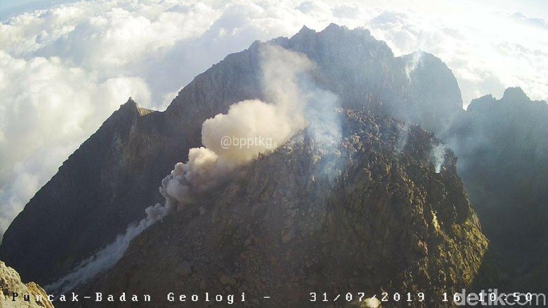 Gunung Merapi Luncurkan Awan Panas Sejauh 900 Meter Sore Ini