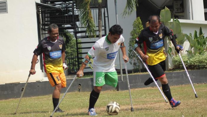 Anggota INAF berlatih tiap Sabtu. (dok. Asep Nurholis dari pasangmata.com) Anggota INAF berlatih tiap Sabtu. (dok. Asep Nurholis dari pasangmata.com)
