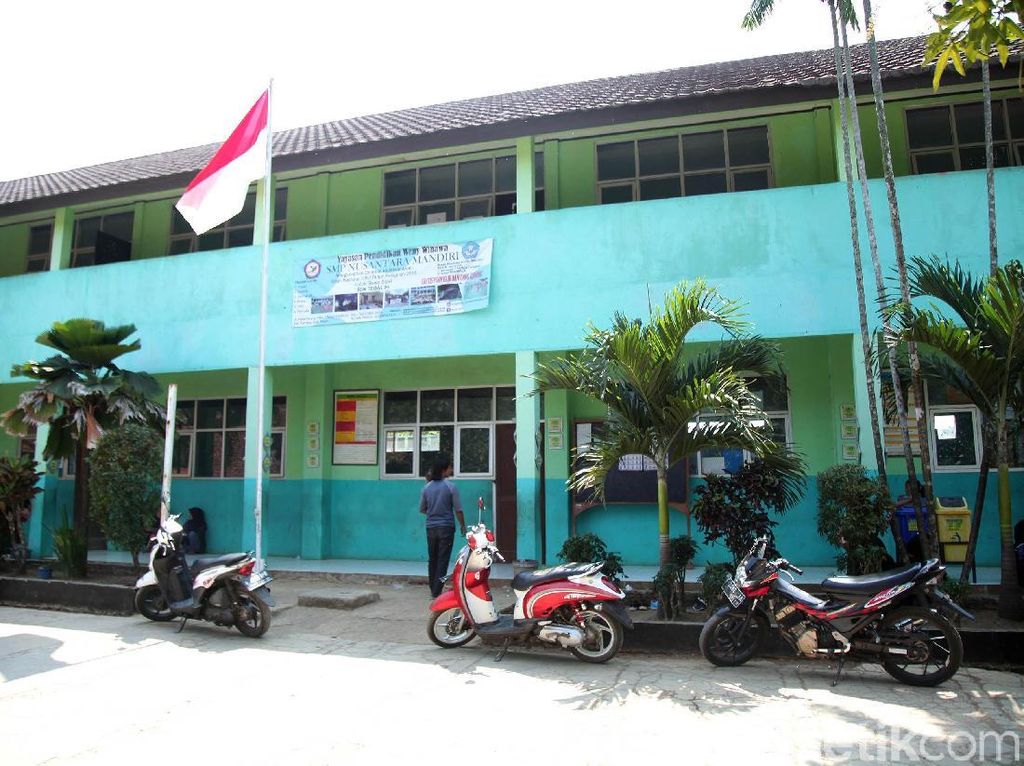 Sekolah, Militer, dan Paradoks Bela Negara Sekolah, Militer, dan Paradoks Bela Negara