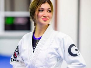 Sexy Alert! Atlet Jiu-Jitsu Kembaran Raline Shah Ini Siap Mengunci Hatimu Sexy Alert! Atlet Jiu-Jitsu Kembaran Raline Shah Ini Siap Mengunci Hatimu
